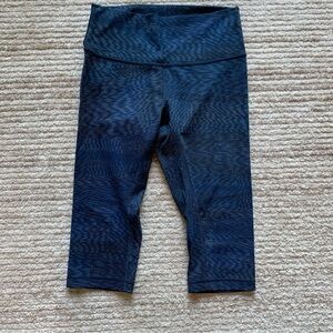 Lululemon Wunder Under High-Rise 1/2 Tight Blue Pattern Size 8
